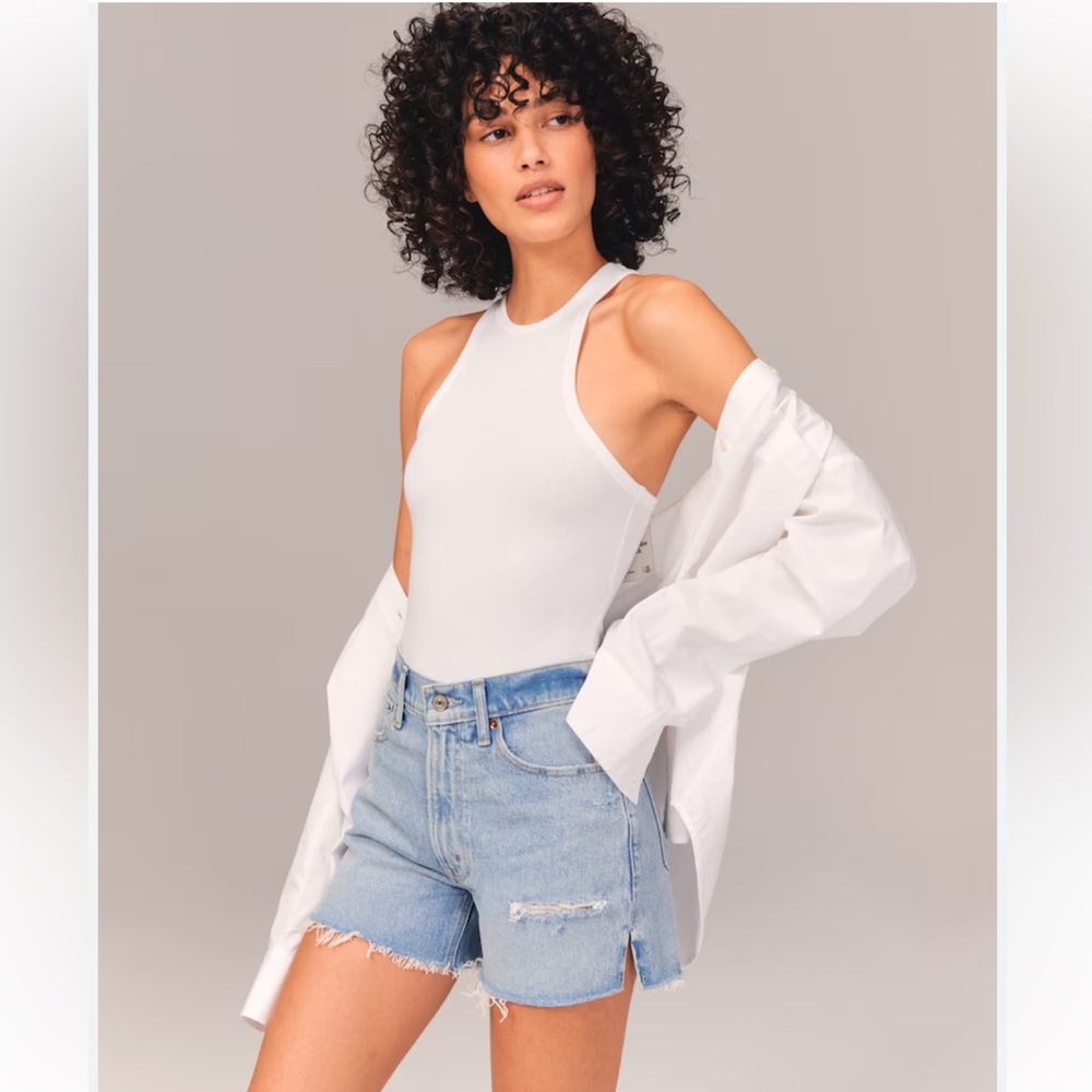 Abercrombie & Fitch The 4” high Rise Mom shorts